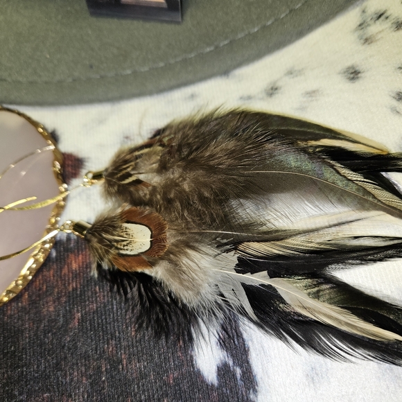 Beautiful feather earrings - Picture 4 of 6